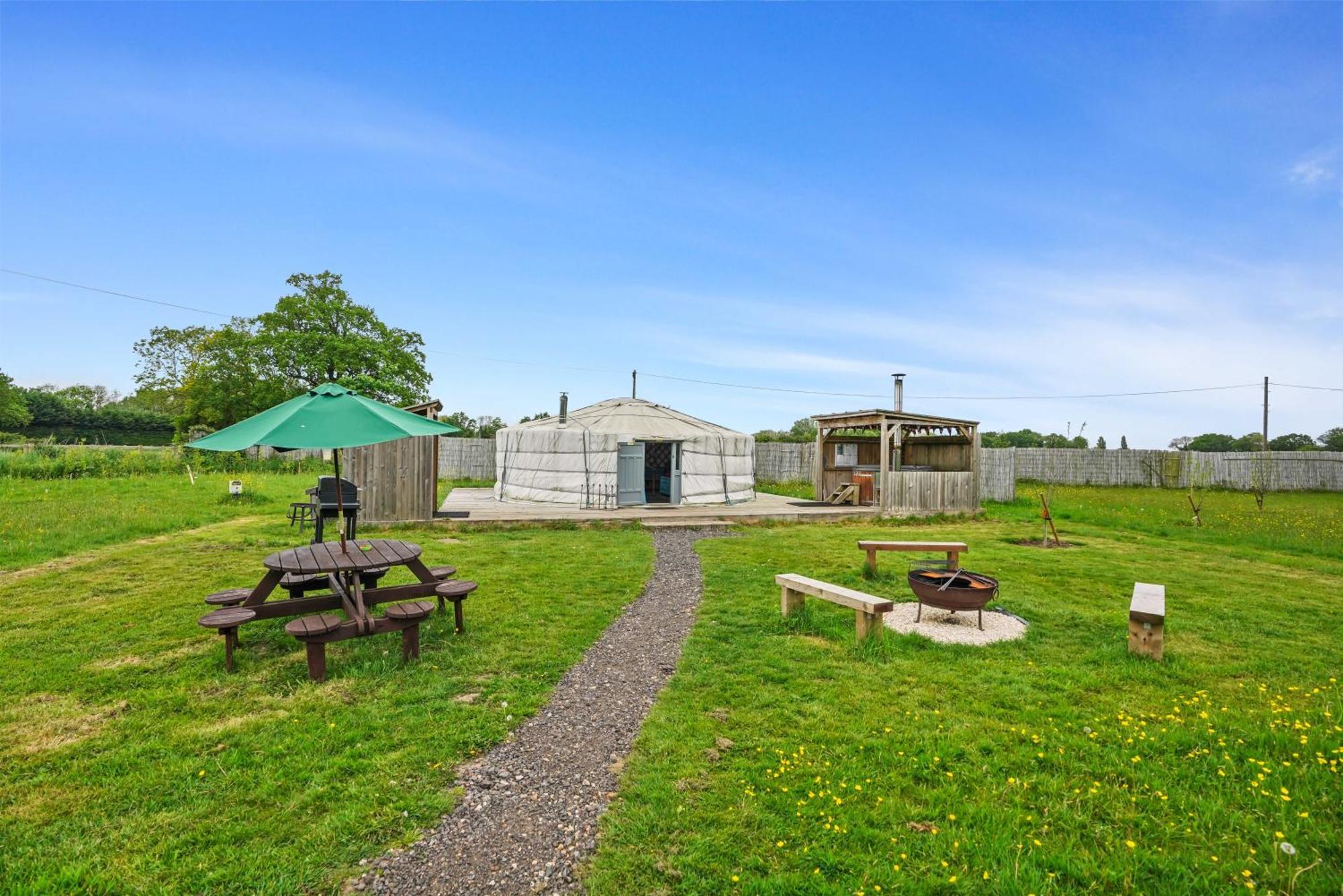 Glamp And Tipple Ltd Hotel Great Ellingham Exterior photo